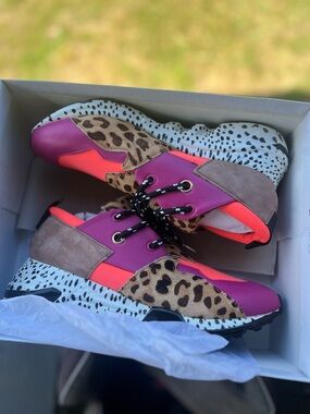 New NIB Steve Madden Shoes Cliff Leopard Print Womens Sneakers 9 Cow Hair pink